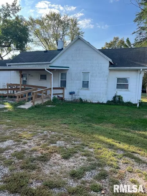 225 S Chestnut St, Good Hope, IL 61438