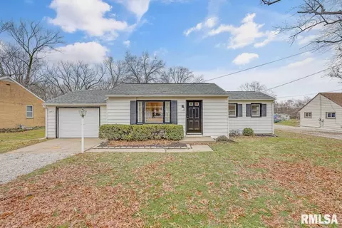 4411 W Crost Rd, Peoria, IL 61604