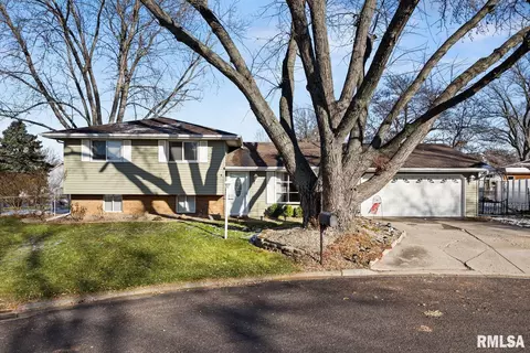 108 District Ct, East Peoria, IL 61611