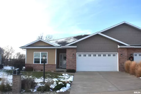 47 W Lakeland Park Dr, Canton, IL 61520