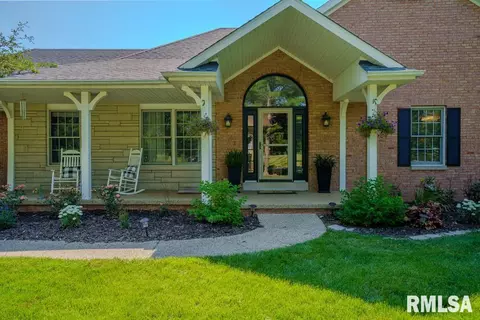 Exterior - 16036 King Rd, Danvers, IL 61732 photo 2 of 28