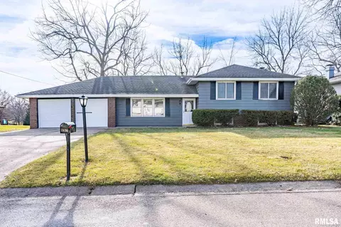 7626 W Mohawk Trl, Peoria, IL 61604