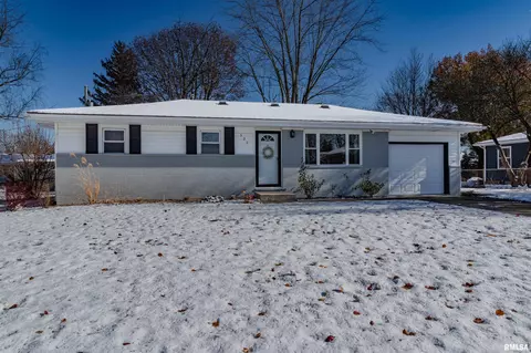 320 Paris Ave, Morton, IL 61550
