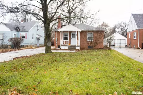 123 Stahl Ave, Washington, IL 61571