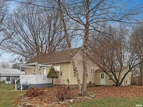 235 E Walnut St, Roseville, IL 61473
