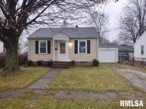 726 W Thrush Ave, Peoria, IL 61604