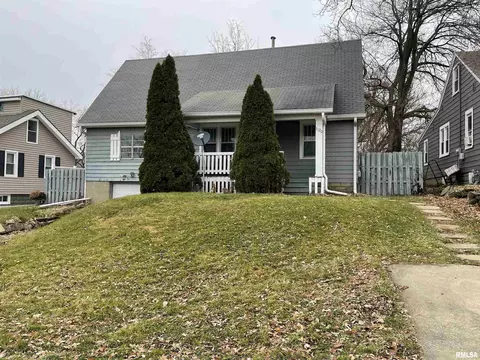 5120 N Montclair Ave, Peoria Heights, IL 61616