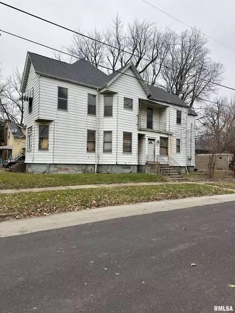 719 W St James St, Peoria, IL 61606