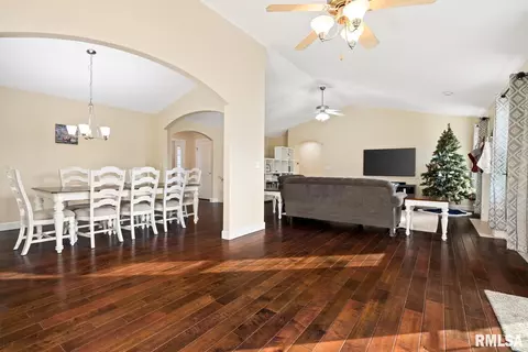 704 Simon St, Washington, IL 61571 photo 12