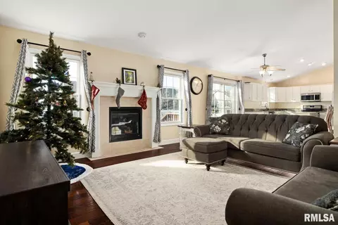 704 Simon St, Washington, IL 61571 photo 8