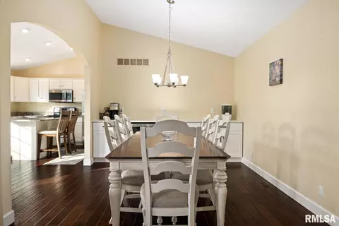 704 Simon St, Washington, IL 61571 photo 10