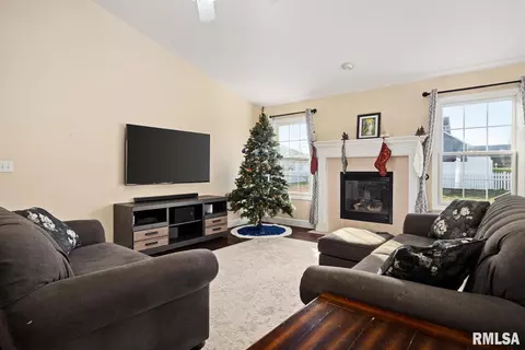 704 Simon St, Washington, IL 61571 photo 7