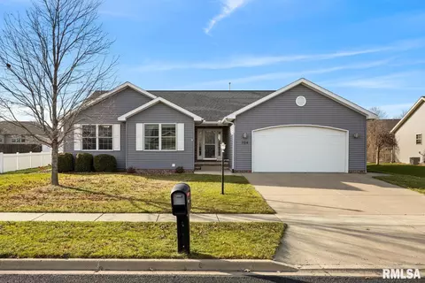 704 Simon St, Washington, IL 61571 photo 2
