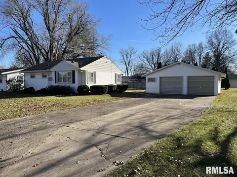 815 Bobby Ave, Macomb, IL 61455 photo 2