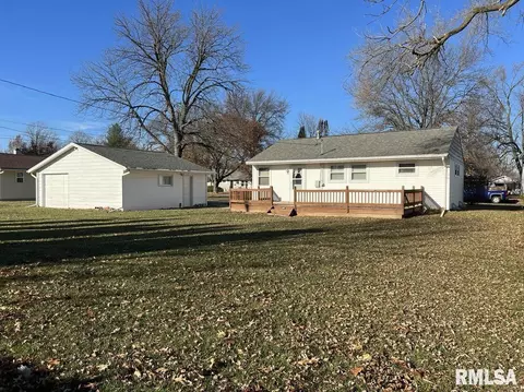 815 Bobby Ave, Macomb, IL 61455 photo 4