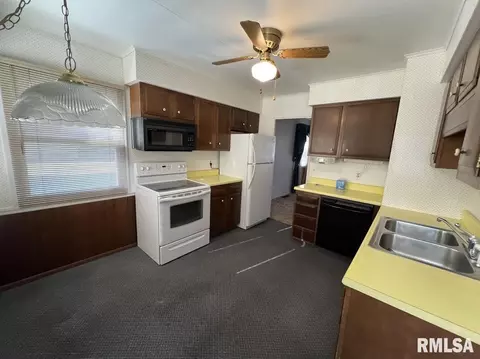 815 Bobby Ave, Macomb, IL 61455 photo 9