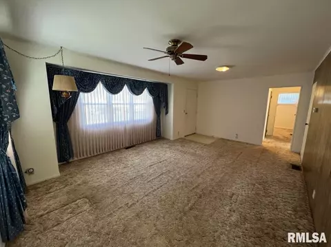 815 Bobby Ave, Macomb, IL 61455 photo 11