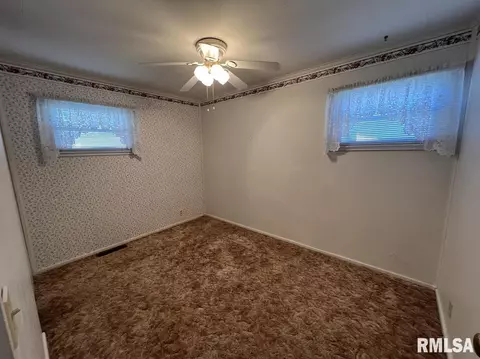 815 Bobby Ave, Macomb, IL 61455 photo 17