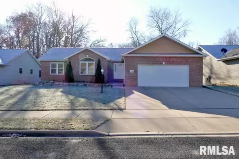 5712 W Charleston Ct, Peoria, IL 61607
