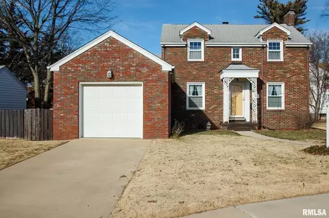 729 N Avon Curv, West Peoria, IL 61604