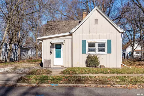 3025 W Trewyn Ave, Peoria, IL 61605