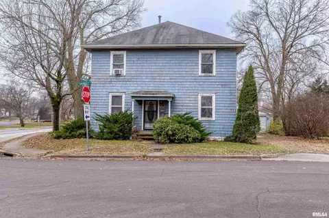 222 Harriet St, Pekin, IL 61554