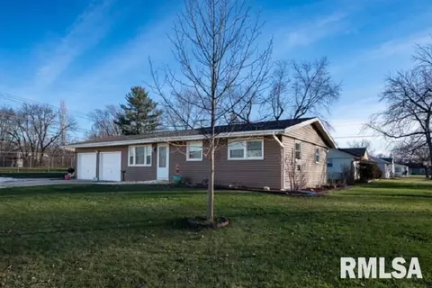2229 Hawthorne Pl, Washington, IL 61571