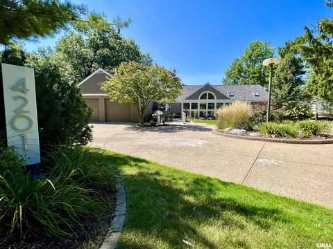 4201 N Golfcrest Ln, Peoria, IL 61614