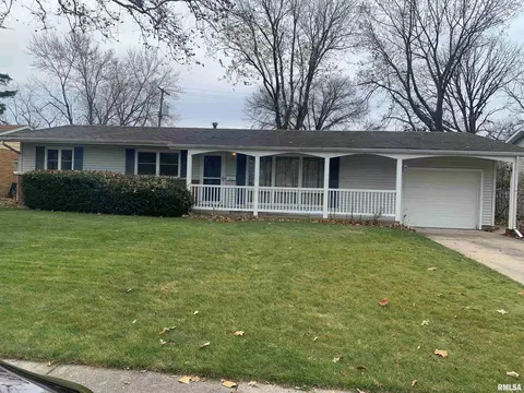 2602 W Castle Ct, Peoria, IL 61614