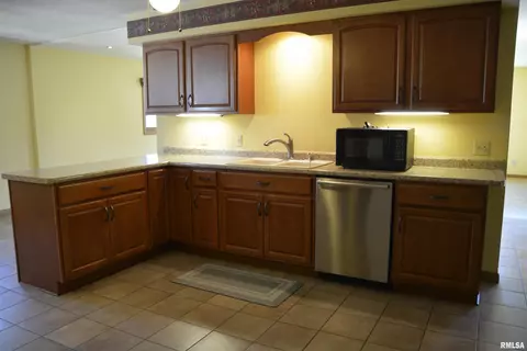 Kitchen - 960 S Garfield St, Macomb, IL 61455 photo 3 of 4