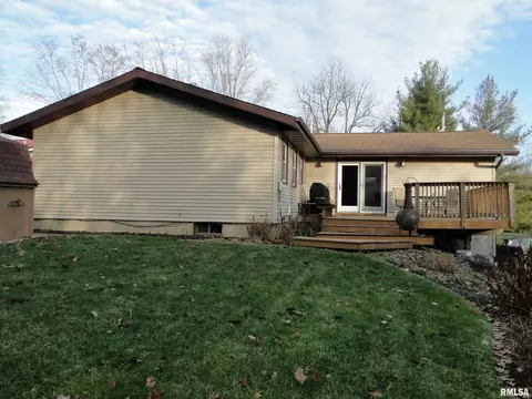 Exterior - 960 S Garfield St, Macomb, IL 61455 photo 3 of 6