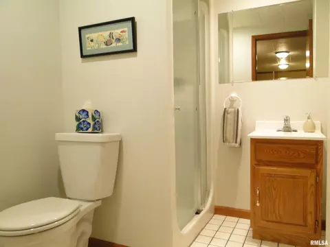 Bath - 960 S Garfield St, Macomb, IL 61455 photo 3 of 3