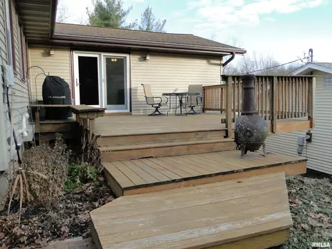 Exterior - 960 S Garfield St, Macomb, IL 61455 photo 4 of 6
