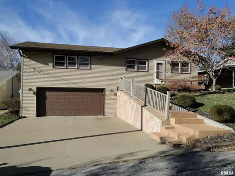 Exterior - 960 S Garfield St, Macomb, IL 61455 photo 6 of 6