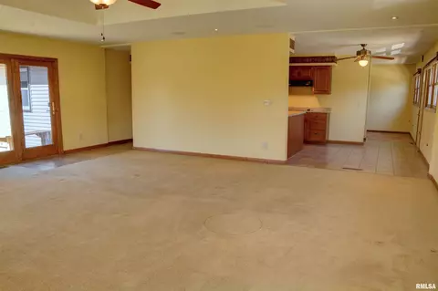 Living - 960 S Garfield St, Macomb, IL 61455 photo 1 of 2