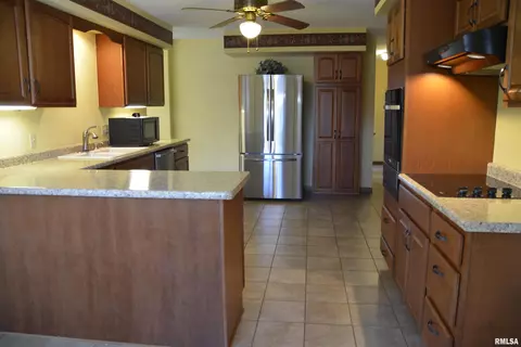 Kitchen - 960 S Garfield St, Macomb, IL 61455 photo 2 of 4