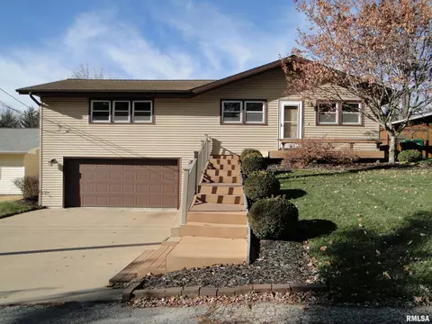 960 S Garfield St, Macomb, IL 61455