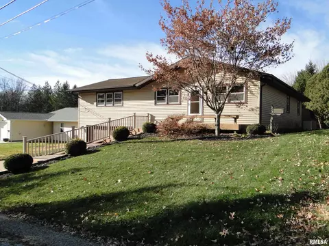 Exterior - 960 S Garfield St, Macomb, IL 61455 photo 2 of 6