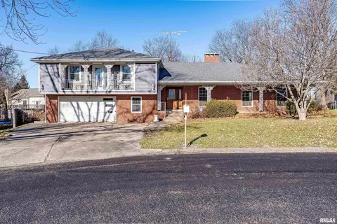 141 Vonachen Ct, East Peoria, IL 61611
