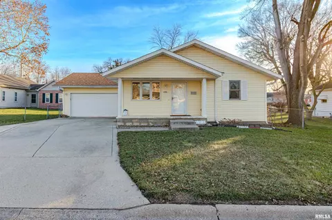 1404 Hamilton St, Pekin, IL 61554