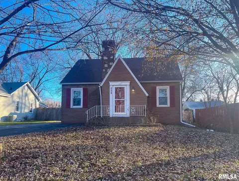 228 Earl Ave, Creve Coeur, IL 61610