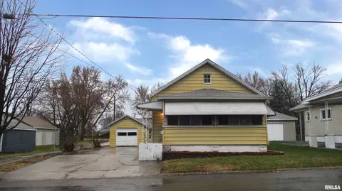 1407 Willow St, Pekin, IL 61554