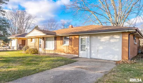 329 Smith St, Creve Coeur, IL 61610
