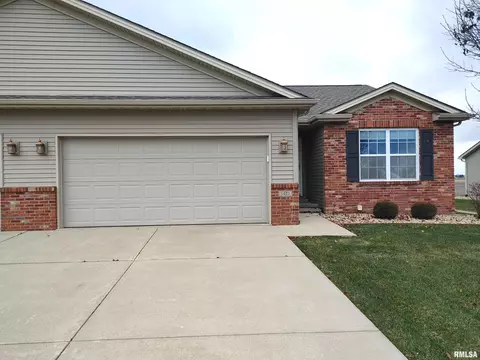 1421 Calvin Dr, Washington, IL 61571