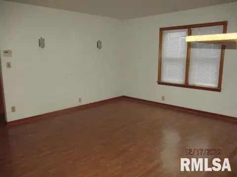 158 E 3rd St, Oglesby, IL 61348 photo 3