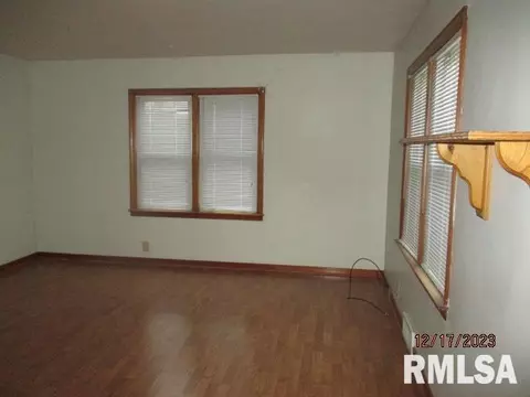 158 E 3rd St, Oglesby, IL 61348 photo 4