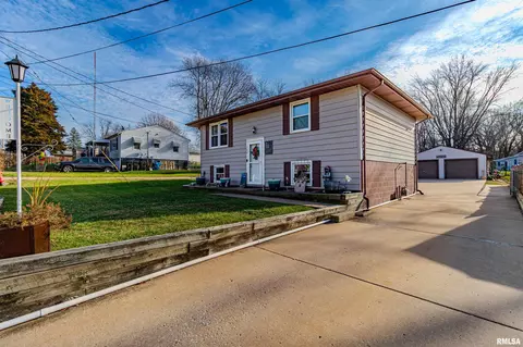 306 Leonard St, Creve Coeur, IL 61610