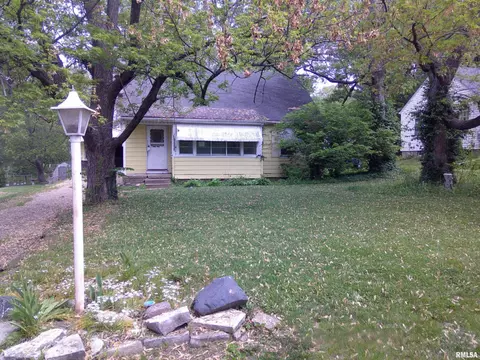 407 W Clara Ave, Peoria, IL 61614