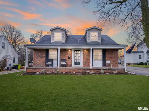 1010 W Jefferson St, Washington, IL 61571