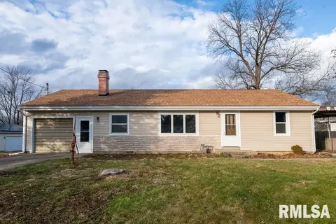 657 Dempsey St, Creve Coeur, IL 61610